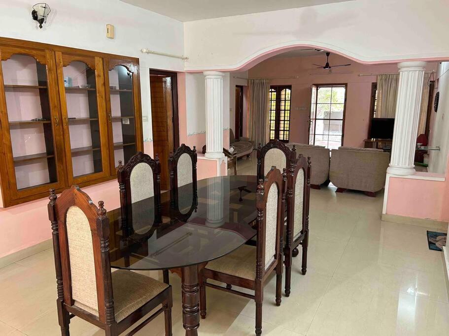 La Casa Trivandrum 4 Bhk Ac Luxury Villa At City Centre, Just 6 Kms To Airport Thiruvananthapuram Exteriör bild
