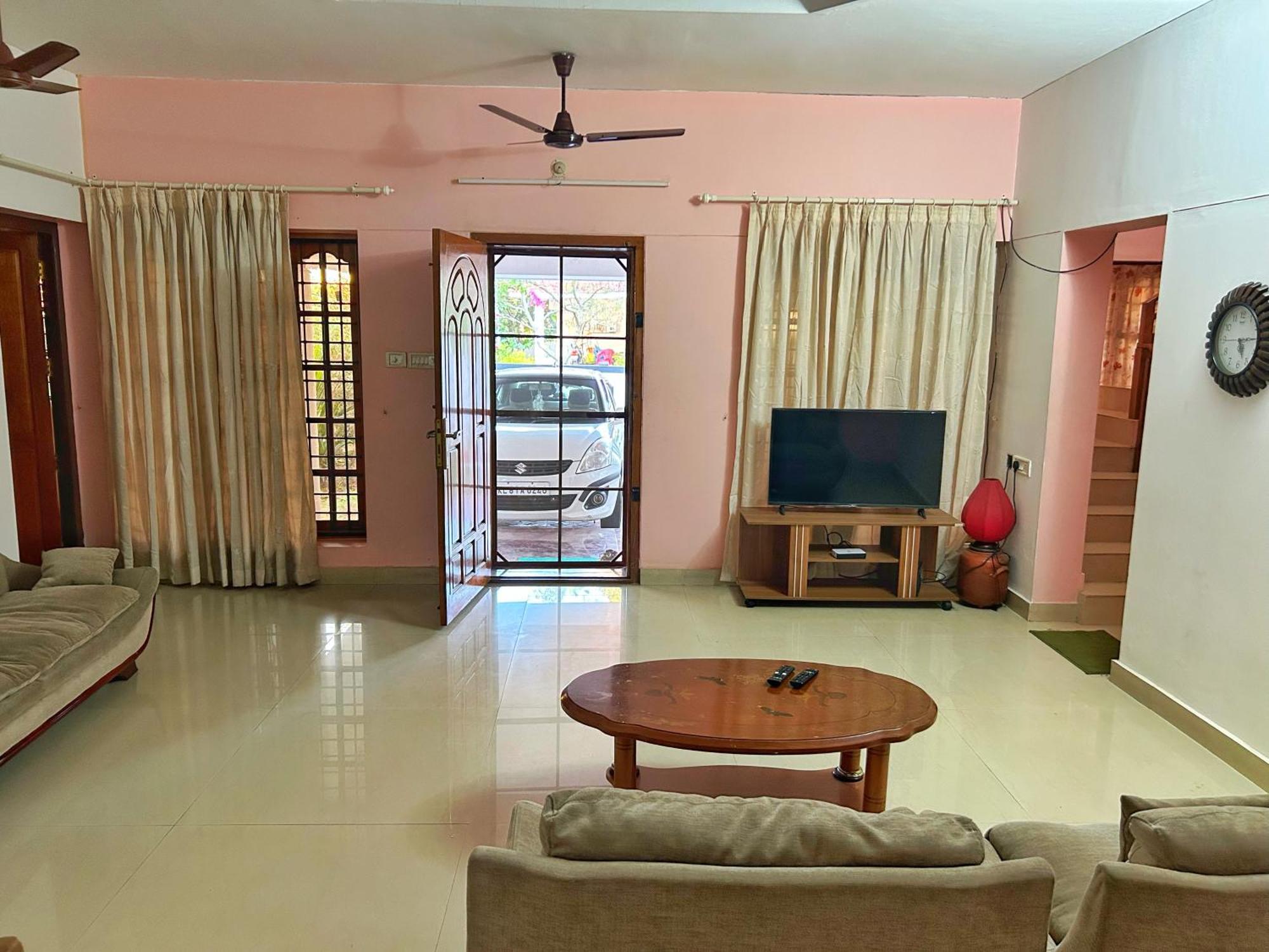 La Casa Trivandrum 4 Bhk Ac Luxury Villa At City Centre, Just 6 Kms To Airport Thiruvananthapuram Exteriör bild
