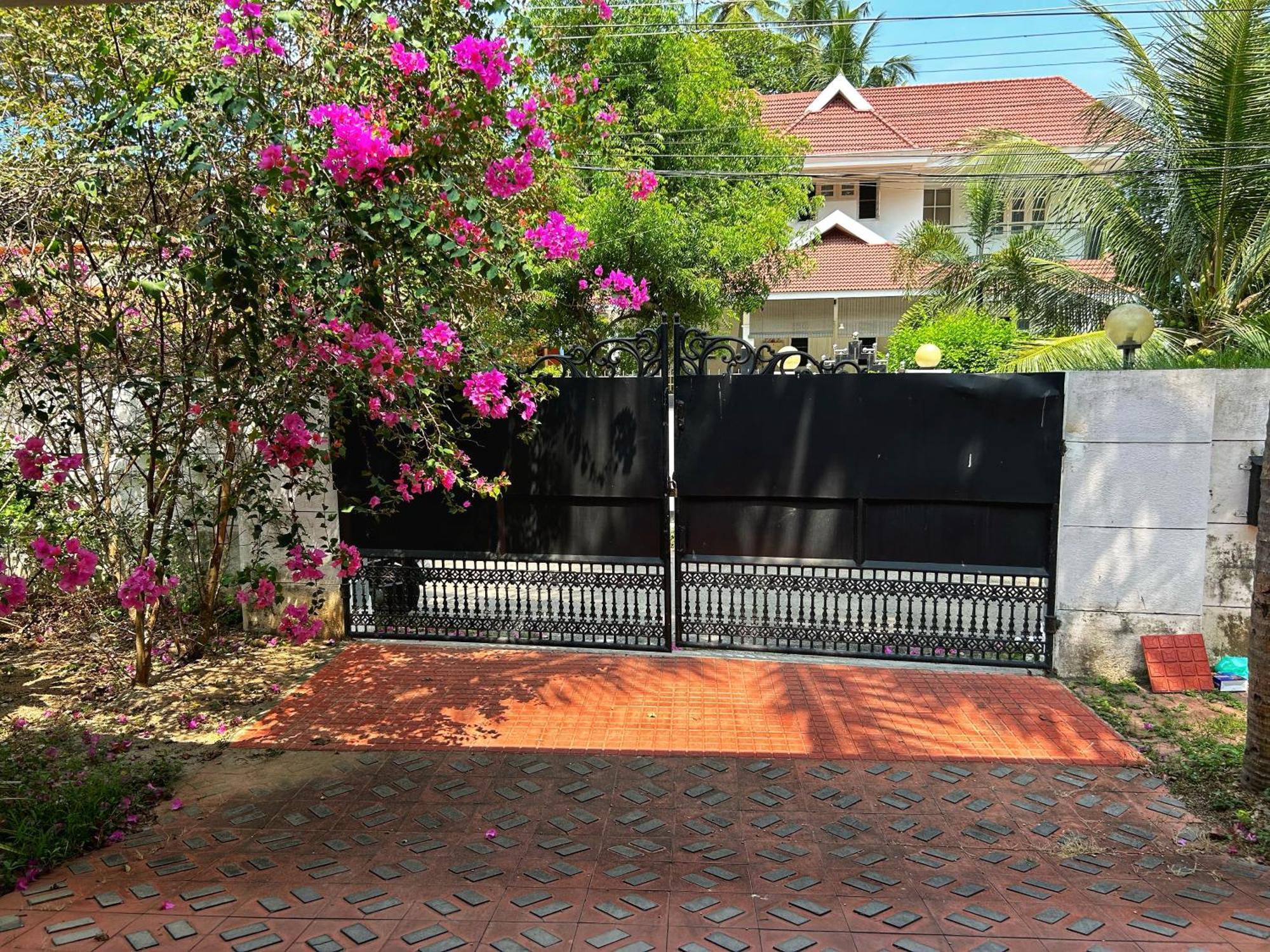 La Casa Trivandrum 4 Bhk Ac Luxury Villa At City Centre, Just 6 Kms To Airport Thiruvananthapuram Exteriör bild