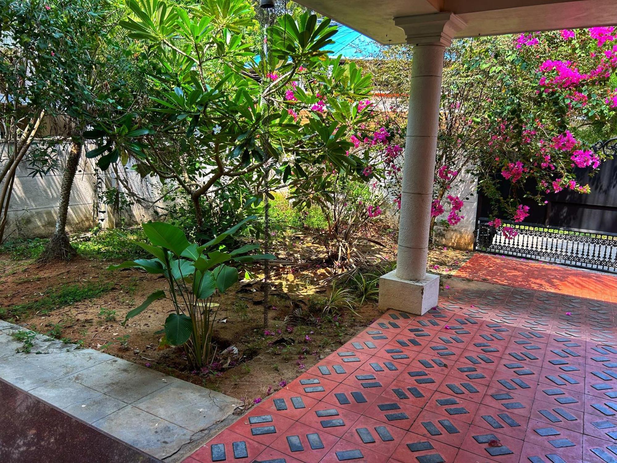 La Casa Trivandrum 4 Bhk Ac Luxury Villa At City Centre, Just 6 Kms To Airport Thiruvananthapuram Exteriör bild