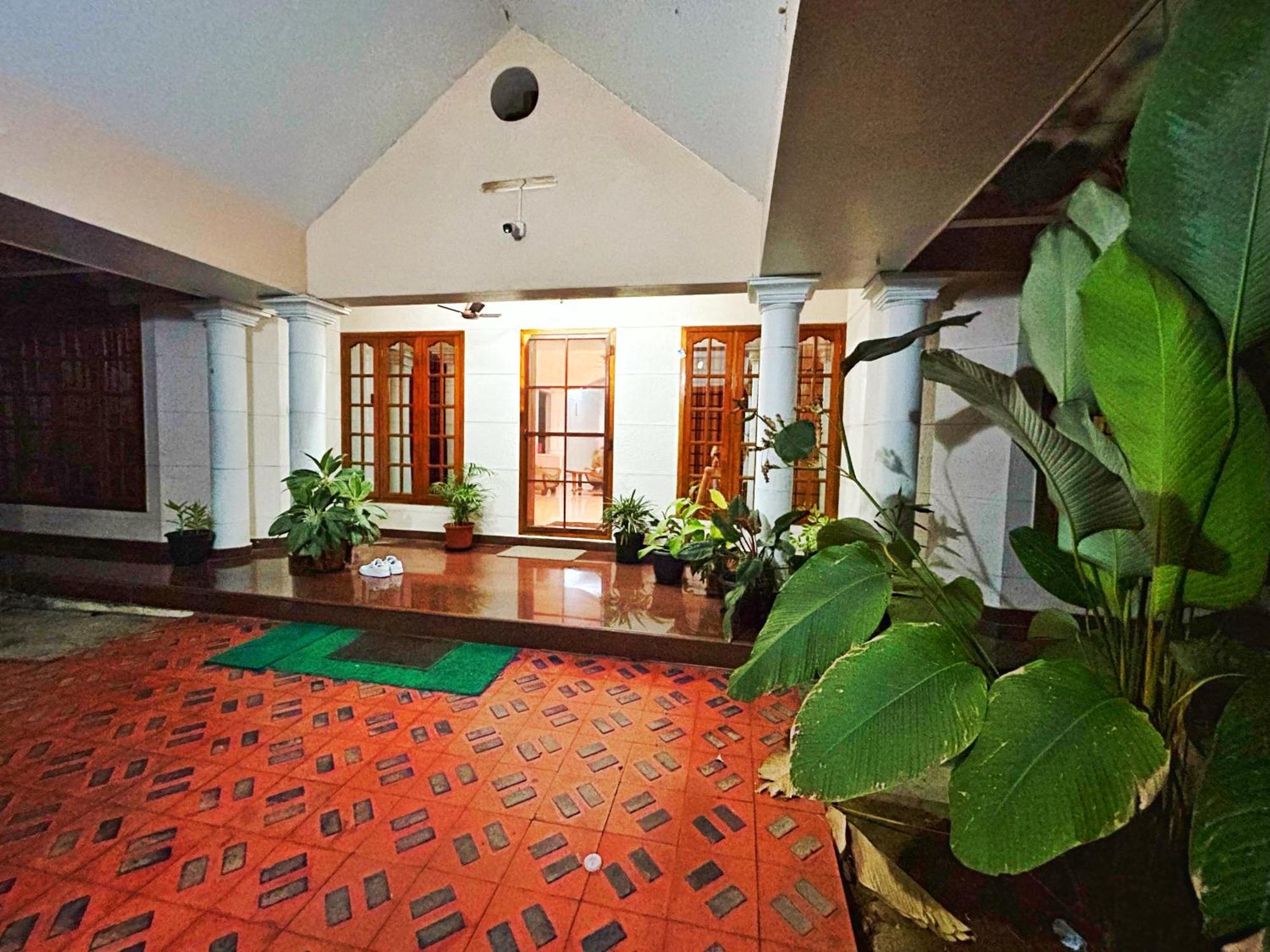 La Casa Trivandrum 4 Bhk Ac Luxury Villa At City Centre, Just 6 Kms To Airport Thiruvananthapuram Exteriör bild